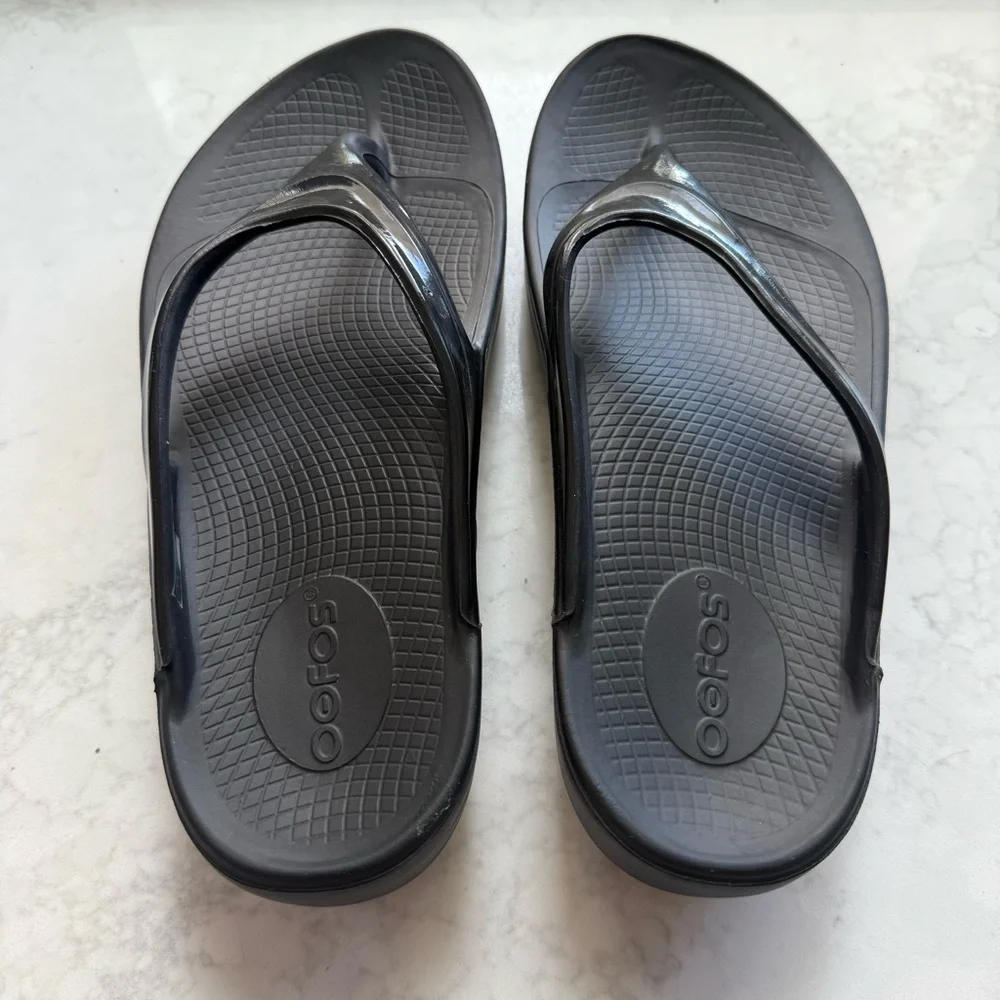 OOFOS Women's OOLALA Sandals Black Size 8 EUC - Picture 5 of 9